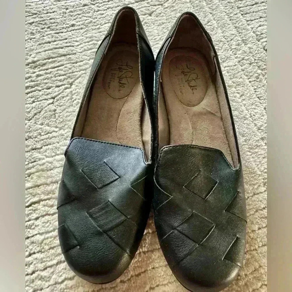 Life stride woman’s size 7 black loafers - Picture 1 of 8
